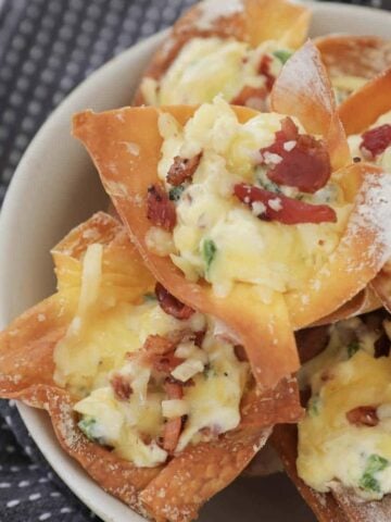 An overhead shot of creamy, cheesy, wonton cups with jalapenos and bacon.