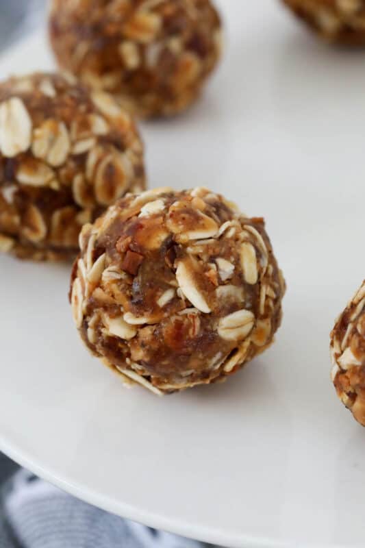 Healthy Almond, Oat & Date Balls | 10 Minutes - Bake Play Smile