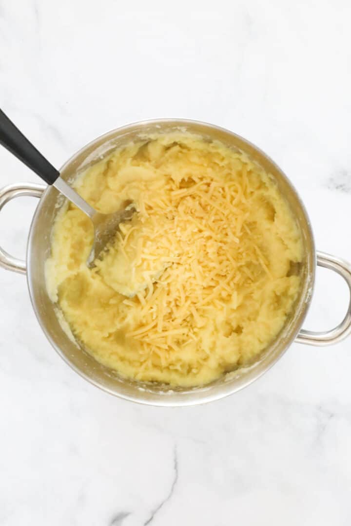 Beef & Spinach Cottage Pie With Cheesy Mash - Bake Play Smile