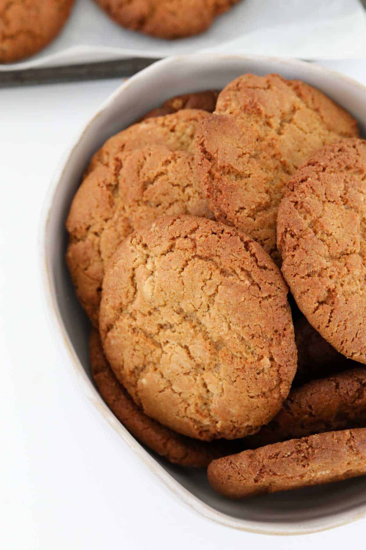 A bowl filled with crunchy ginger biscuits.
