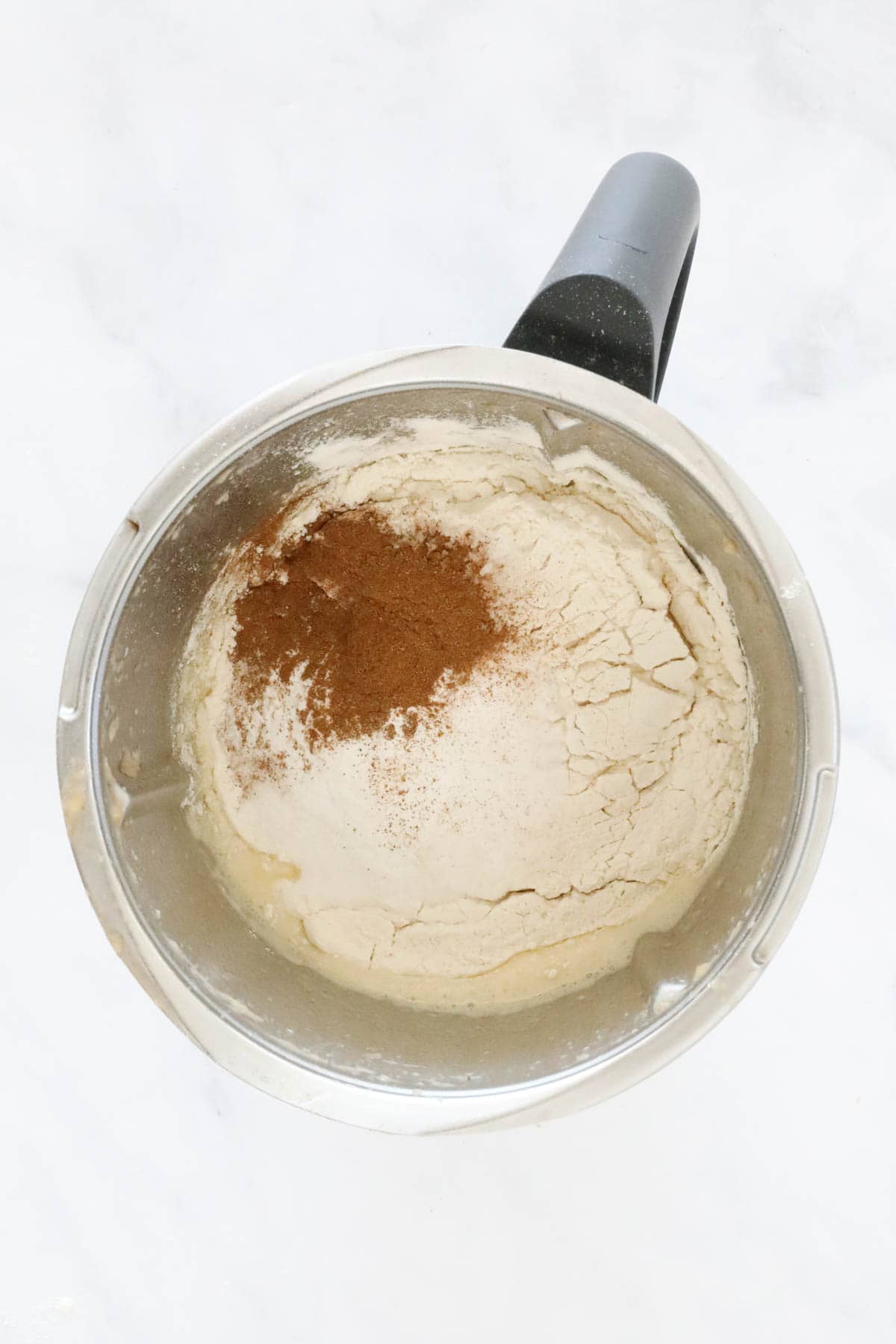 Flour and cinnamon in a Thermomix.