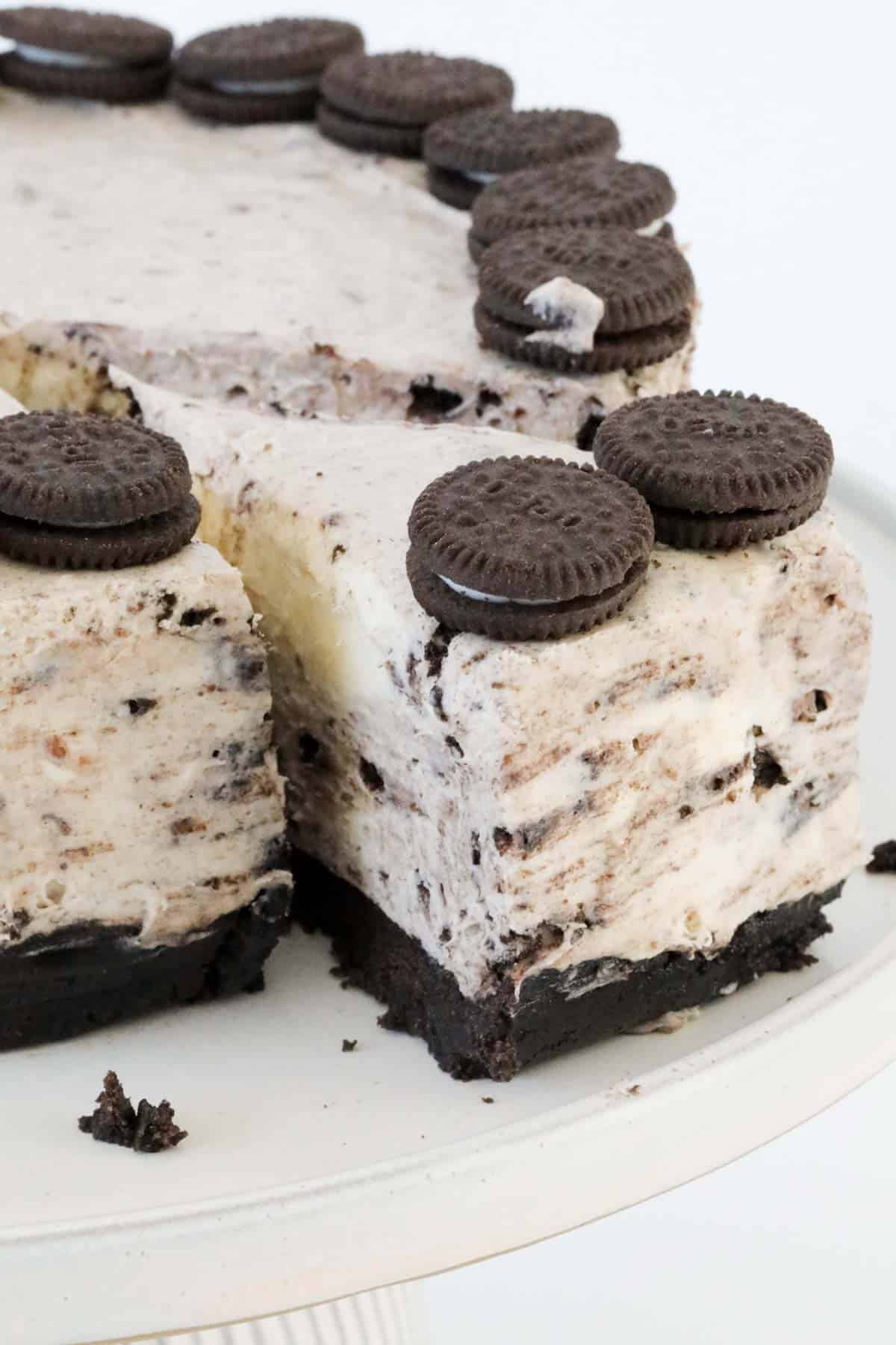 A side view of a slice of cookies and cream cheesecake, slightly removed from the rest.