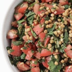 A bowl of tabouli made with lentils, parsley, tomatoes and mint.