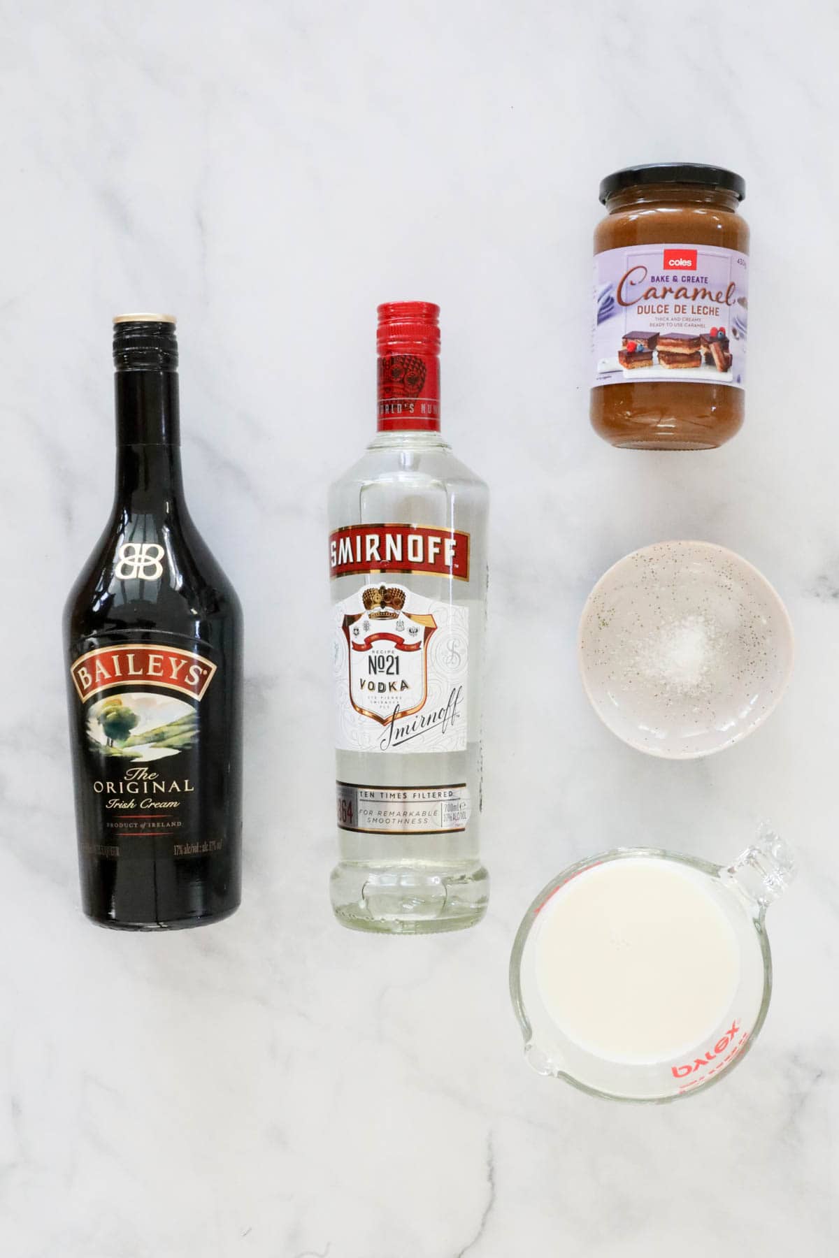 The ingredients needed to make the cocktail.