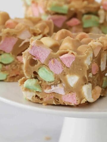 Creamy peanut butter slice filled with colourful mini marshmallows.