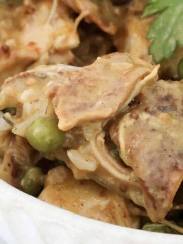 Chicken and peas in a creamy honey mustard sauce.