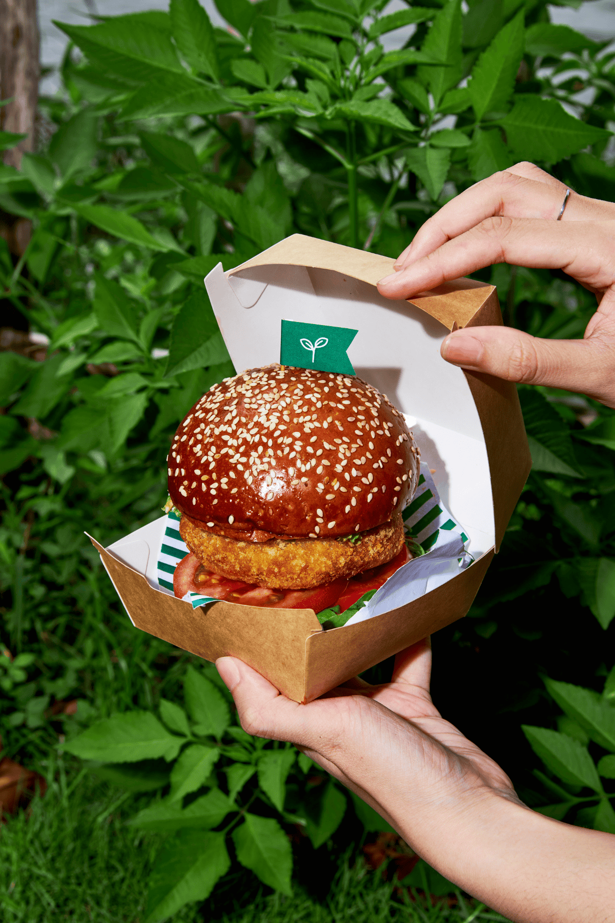 An image of a burger in a box.